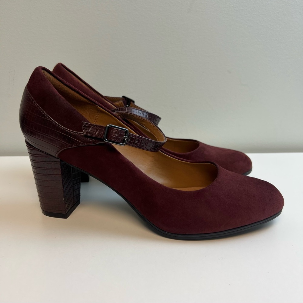 Clarks Mary Jane Heels Suede Leather Elegant Burgundy Size 11 Bavette Cathy NEW